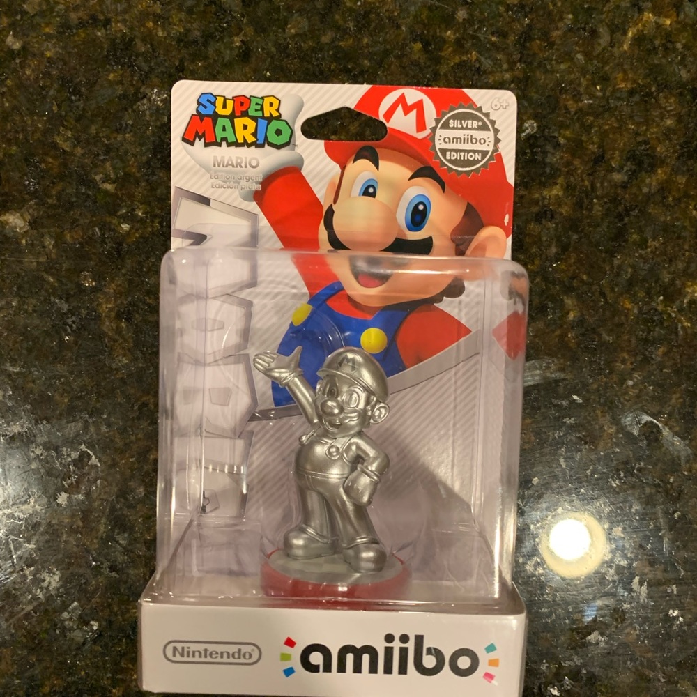 New amiibo silver super mario